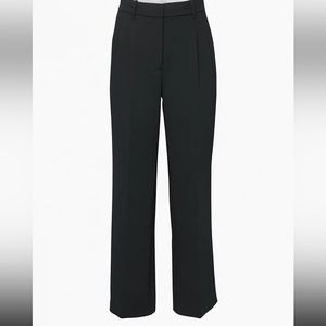 Aritzia Effortless Pant in Crepette size 6 Short